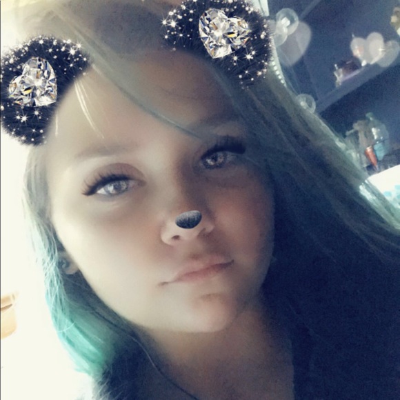 Meet your Posher, Meghan - Picture 2 of 3